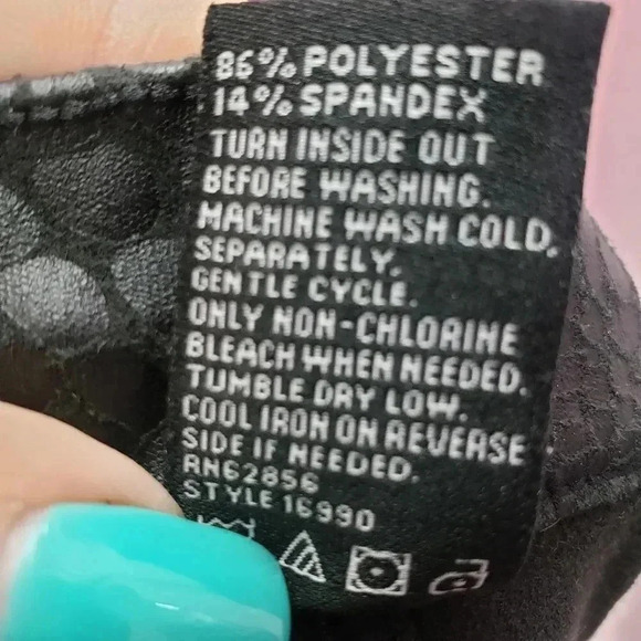 HUE Faux Leather Croc Pant - Picture 5 of 6